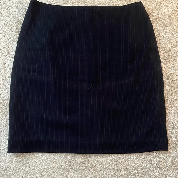 Banana republic pinstripe skirt suit size 10 - Picture 4 of 5